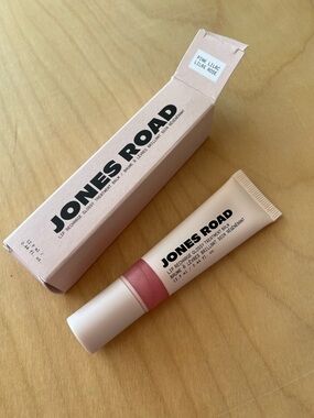Jones Road Lip Recharge in Pink Lilac